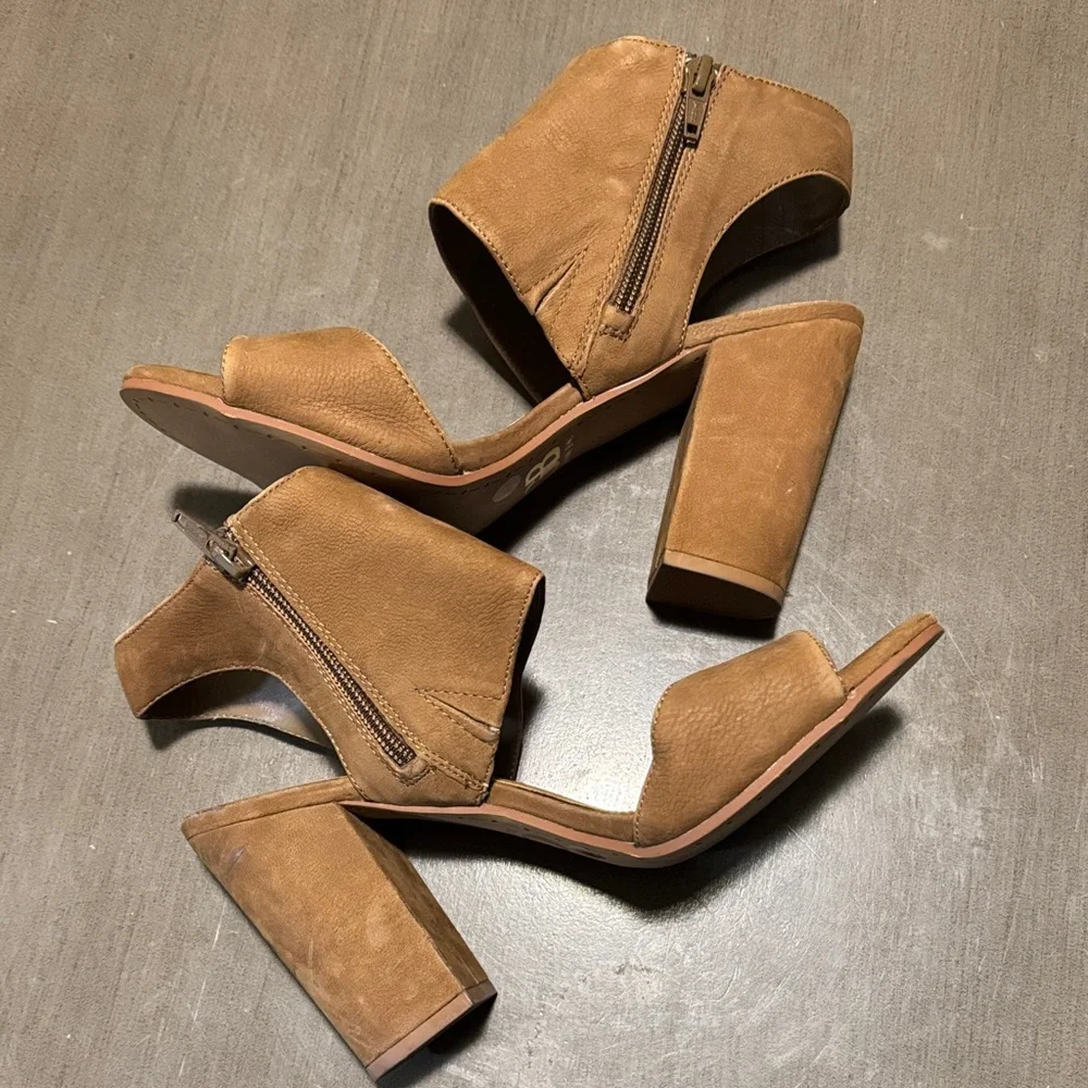 Gianni Bini Brown Open-Toe Slingback Leather Heels - Picture 3 of 5